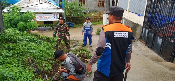 Kegiatan kerja bakti di Wilayah Jalan Kelapa Gading Karang Anyar pada tanggal 18 & 19 Januari 2020 di hadiri Lurah Karang Anyar beserta staf dan unsur Kelurahan.