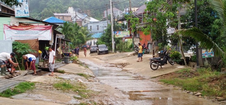 Kegiatan kerja bakti di Wilayah Jalan Kelapa Gading Karang Anyar pada tanggal 18 & 19 Januari 2020 di hadiri Lurah Karang Anyar beserta staf dan unsur Kelurahan.