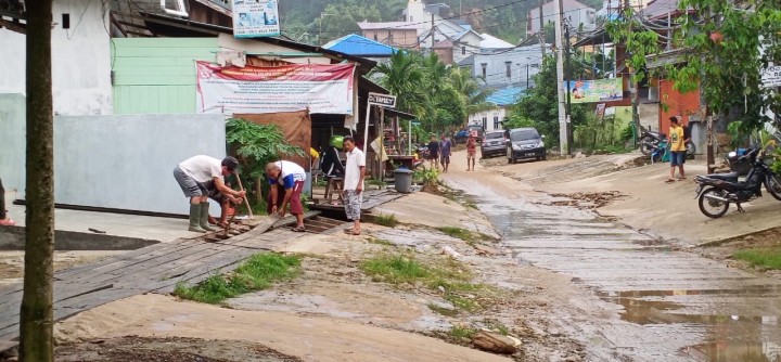 Kegiatan kerja bakti di Wilayah Jalan Kelapa Gading Karang Anyar pada tanggal 18 & 19 Januari 2020 di hadiri Lurah Karang Anyar beserta staf dan unsur Kelurahan.
