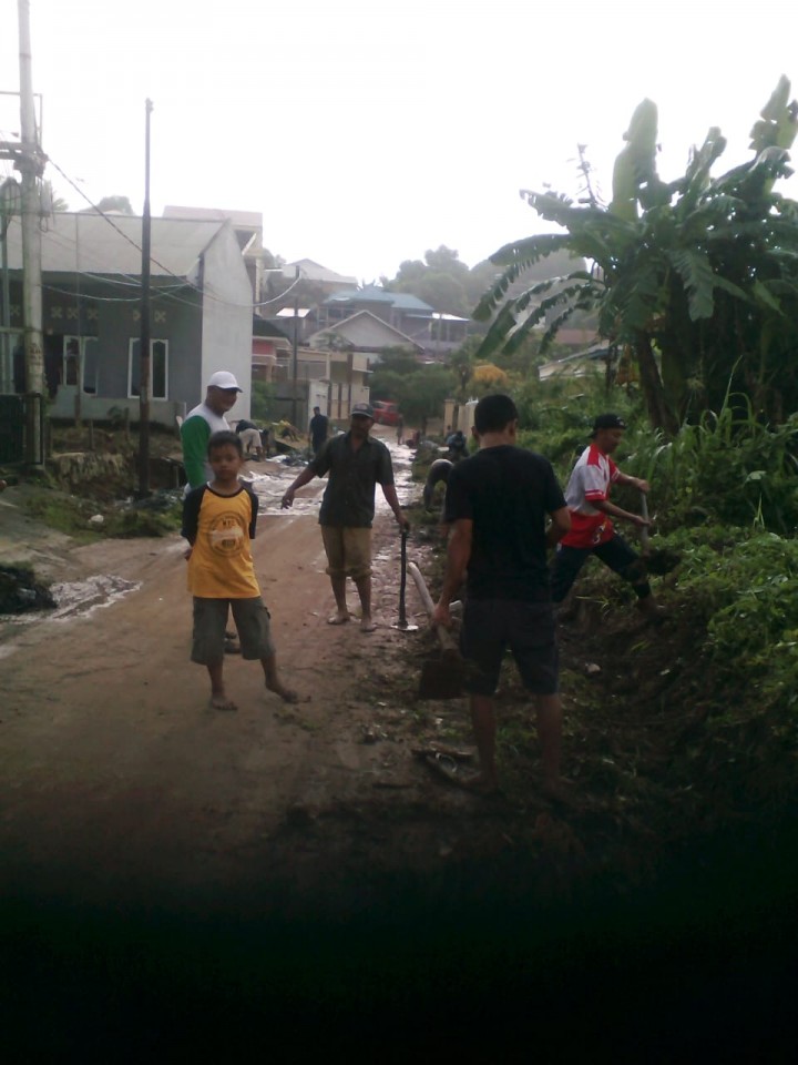 Kegiatan kerja bakti di Wilayah Jalan Kelapa Gading Karang Anyar pada tanggal 18 & 19 Januari 2020 di hadiri Lurah Karang Anyar beserta staf dan unsur Kelurahan.