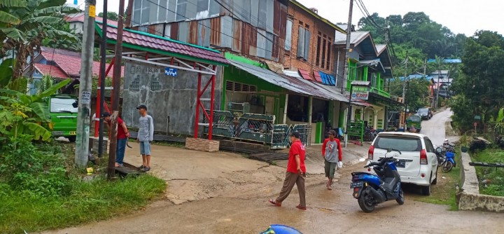 Kegiatan kerja bakti di Wilayah Jalan Kelapa Gading Karang Anyar pada tanggal 18 & 19 Januari 2020 di hadiri Lurah Karang Anyar beserta staf dan unsur Kelurahan.