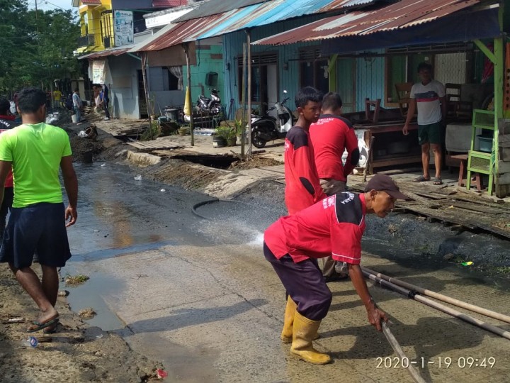 Kegiatan kerja bakti di Wilayah Jalan Kelapa Gading Karang Anyar pada tanggal 18 & 19 Januari 2020 di hadiri Lurah Karang Anyar beserta staf dan unsur Kelurahan.