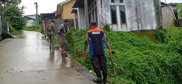 Kegiatan kerja bakti di Wilayah Jalan Kelapa Gading Karang Anyar pada tanggal 18 & 19 Januari 2020 di hadiri Lurah Karang Anyar beserta staf dan unsur Kelurahan.