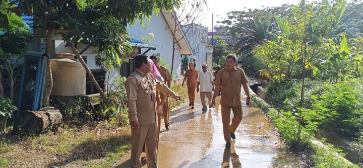 20 Januari 2020, Peninjauan lapangan Oleh Lurah beserta Pihak dari Kec. Sungai Kunjang untuk melihat kondisi longsor yang ada di Jl. Kelapa Gading Gg. ramadhan RT 37 yang dilanjutkan dengan rapat bersama para korban musibah tersebut.