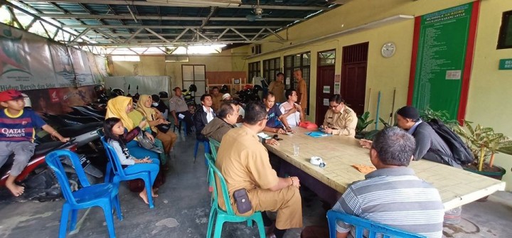 20 Januari 2020, Peninjauan lapangan Oleh Lurah beserta Pihak dari Kec. Sungai Kunjang untuk melihat kondisi longsor yang ada di Jl. Kelapa Gading Gg. ramadhan RT 37 yang dilanjutkan dengan rapat bersama para korban musibah tersebut.