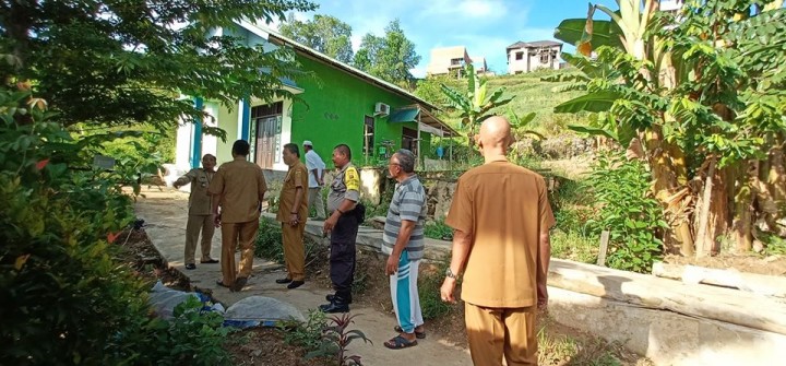 20 Januari 2020, Peninjauan lapangan Oleh Lurah beserta Pihak dari Kec. Sungai Kunjang untuk melihat kondisi longsor yang ada di Jl. Kelapa Gading Gg. ramadhan RT 37 yang dilanjutkan dengan rapat bersama para korban musibah tersebut.