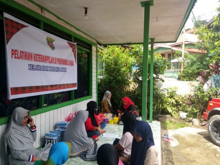 10 Februari 2020 ... Kunjungan Ketua TP. PKK Kel. Karang Anyar & Kasi Kesra beserta Staf pada Kegiatan Posyandu Lansia Warga Sehati RT 14 Kel. Karang Anyar