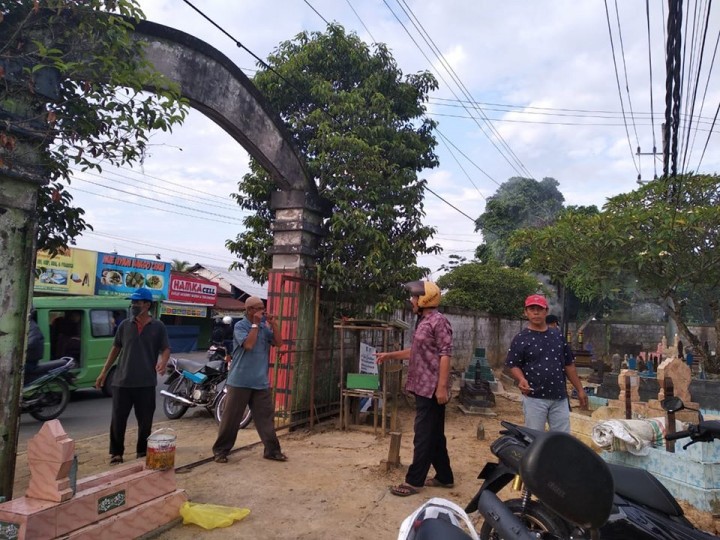 15 Maret 2020 .... Kegiatan Gotong royong bersama membersihkan kuburan muslimin gunung pengah Jl. Tengkawang RT 15 Kel. Karang Anyar