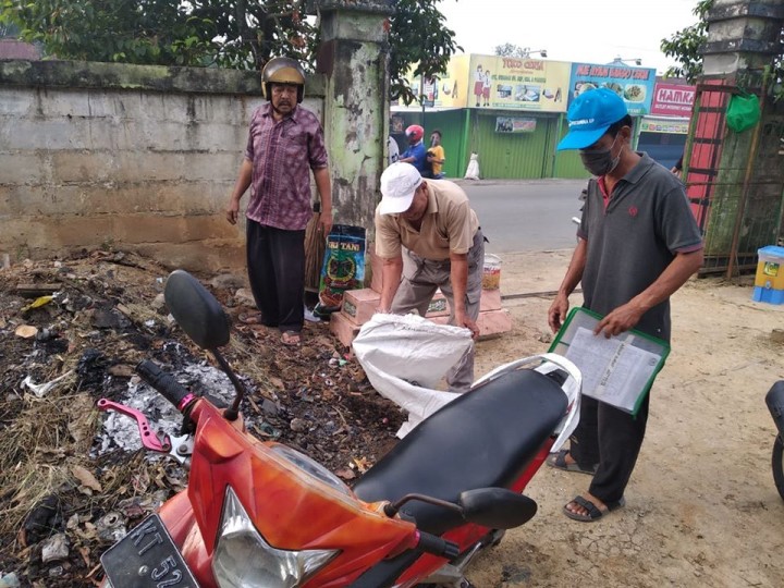 15 Maret 2020 .... Kegiatan Gotong royong bersama membersihkan kuburan muslimin gunung pengah Jl. Tengkawang RT 15 Kel. Karang Anyar