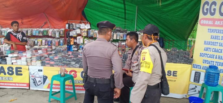 28 Maret 2020 pelaksanaan himbauan kepada para PKL di jalan cendana terkait virus Corona dan pembagian selebaran himbauan dari Kapolri
