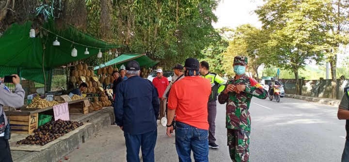 28 Maret 2020 pelaksanaan himbauan kepada para PKL di jalan cendana terkait virus Corona dan pembagian selebaran himbauan dari Kapolri
