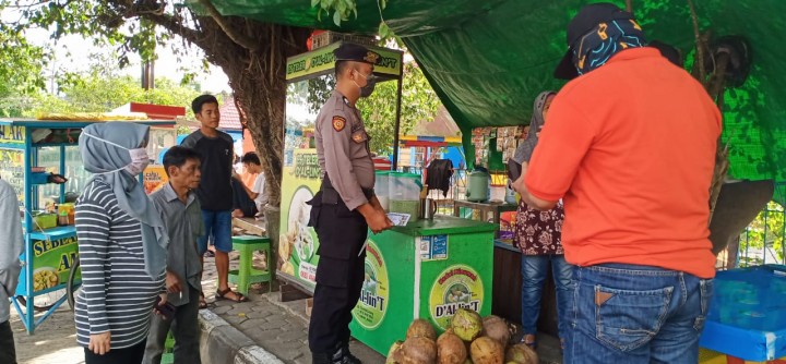 28 Maret 2020 pelaksanaan himbauan kepada para PKL di jalan cendana terkait virus Corona dan pembagian selebaran himbauan dari Kapolri