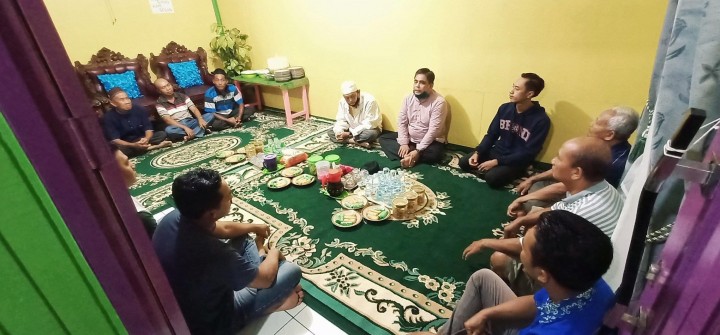 Latepost 05 Juni 2020 ... Pertemuan antara Lurah Karang Anyar serta Ketua LPM bersama warga RT 13 Kel. Karang Anyar
