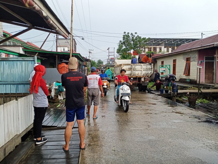 26 Juli 2020, Kegitan Gotong royong di RT 31 dan semenisasi di RT 28 Kel. Karang Anyar  yg dihadiri oleh Lurah Karang Anyar bersama Kasi Ekobang dan Lh dan juga staf serta Bhabinkamtibmas Kel. Karang Anyar