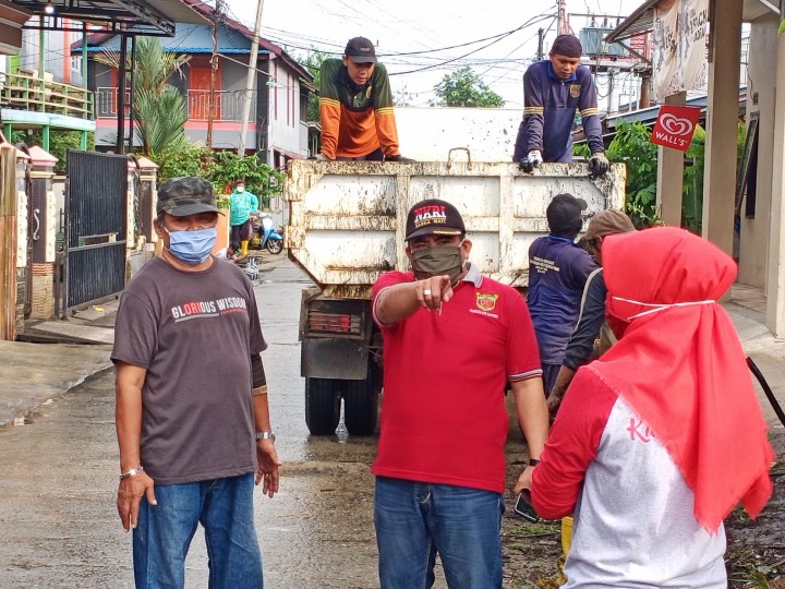 26 Juli 2020, Kegitan Gotong royong di RT 31 dan semenisasi di RT 28 Kel. Karang Anyar  yg dihadiri oleh Lurah Karang Anyar bersama Kasi Ekobang dan Lh dan juga staf serta Bhabinkamtibmas Kel. Karang Anyar