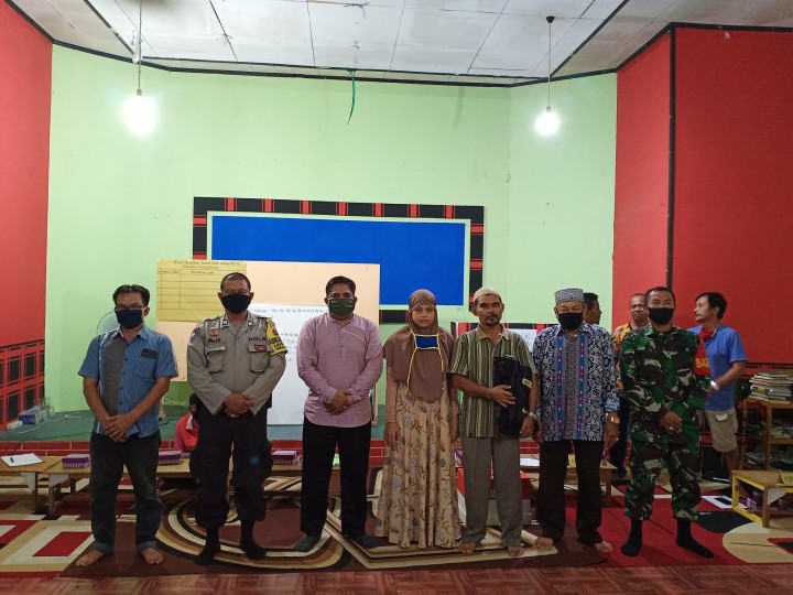 24 Juni 2020 .... Pemilihan Ketua RT 04 dan RT 16 di Kelurahan Karang Anyar yang dihadiri oleh Lurah Karang Anyar bersama jajaran staf serta Babinsa dan Bhabinkamtibmas Kel. Karang Anyar