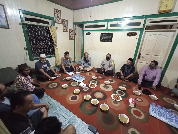 24 Juni 2020 .... Pemilihan Ketua RT 04 dan RT 16 di Kelurahan Karang Anyar yang dihadiri oleh Lurah Karang Anyar bersama jajaran staf serta Babinsa dan Bhabinkamtibmas Kel. Karang Anyar