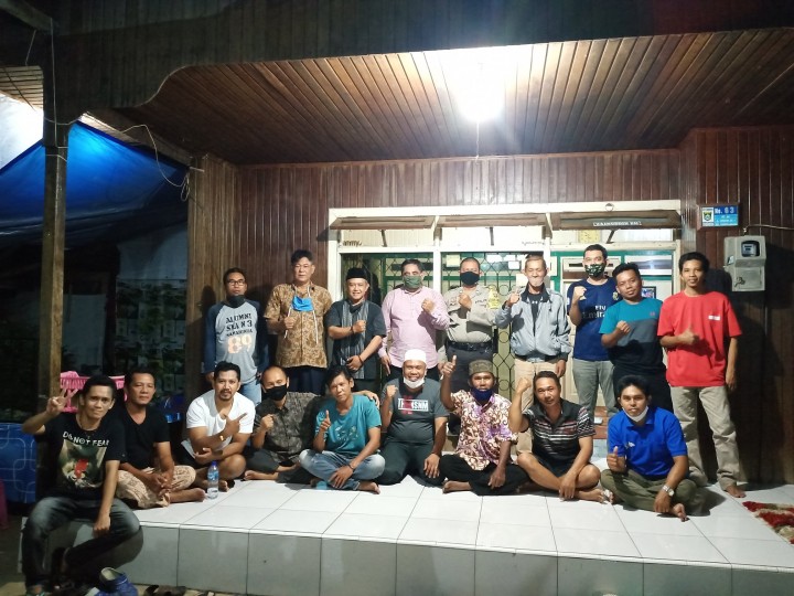 24 Juni 2020 .... Pemilihan Ketua RT 04 dan RT 16 di Kelurahan Karang Anyar yang dihadiri oleh Lurah Karang Anyar bersama jajaran staf serta Babinsa dan Bhabinkamtibmas Kel. Karang Anyar