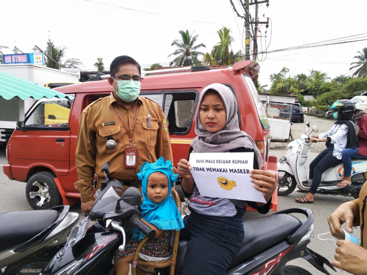 Kegiatan Razia masker bersama jajaran Kelurahan Karang Anyar pada hari Senin, 22 Februari 2021.