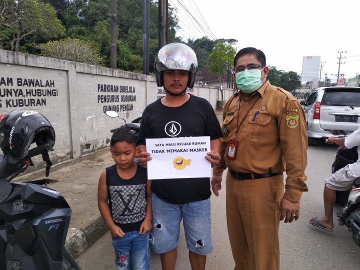 Kegiatan Razia masker bersama jajaran Kelurahan Karang Anyar pada hari Senin, 22 Februari 2021.