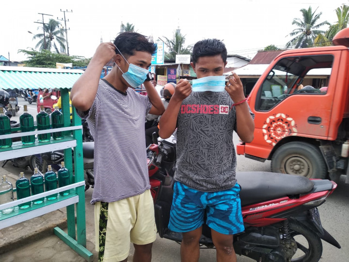 Kegiatan Razia masker bersama jajaran Kelurahan Karang Anyar pada hari Senin, 22 Februari 2021.