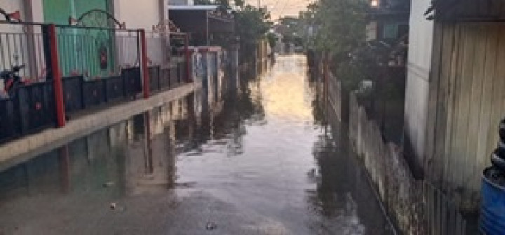 Kamis, 11 Maret 2021, Bapak Lurah memonitor  banjir di kelapa gading rt. 11,14 ,15,37 dan 38