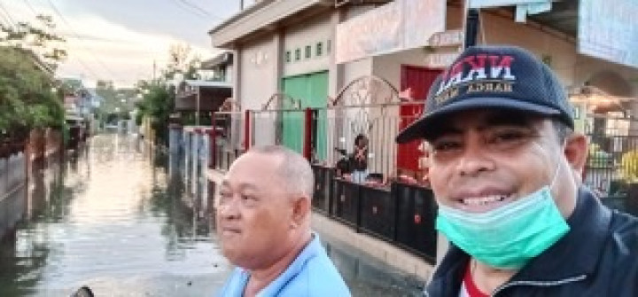 Kamis, 11 Maret 2021, Bapak Lurah memonitor  banjir di kelapa gading rt. 11,14 ,15,37 dan 38