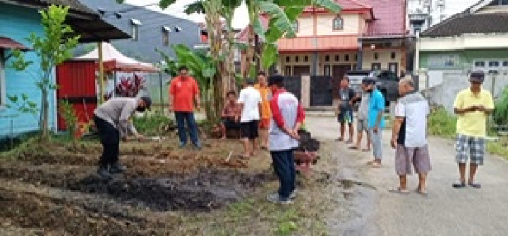 Minggu, 14 Maret 2021, Kerja bakti di RT.035 bersama warga dan jajaran kelurahan Karang Anyar