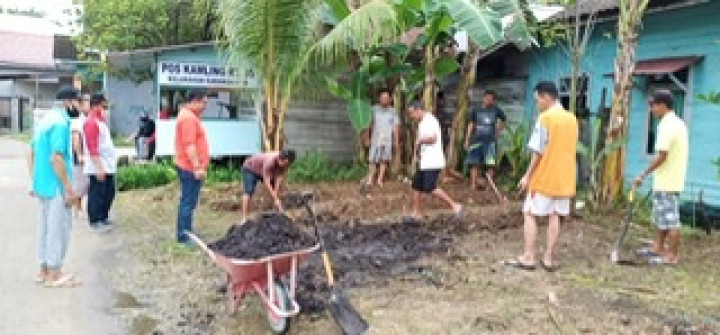 Minggu, 14 Maret 2021, Kerja bakti di RT.035 bersama warga dan jajaran kelurahan Karang Anyar