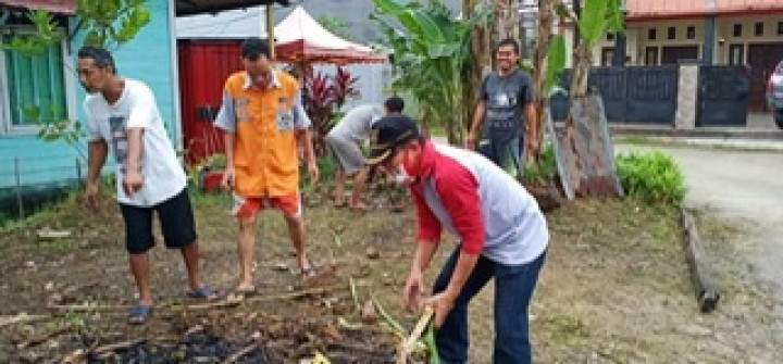 Minggu, 14 Maret 2021, Kerja bakti di RT.035 bersama warga dan jajaran kelurahan Karang Anyar