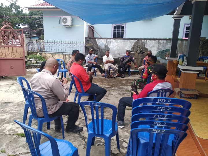 Minggu, 14 Maret 2021, memonitor kegiatan pemilihan ketua RT.030 bersama jajaran kelurahan karang anyar