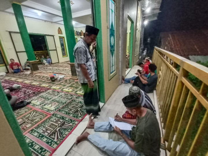 Sabtu, 13 Maret 2021, memonitor kegiatan pemilihan Ketua RT.011 bersama jajaran kelurahan karang anyar