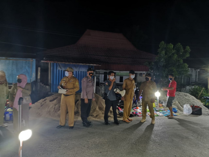 18 Mei 2021 Kegiatan Operasi Razia Masker, Penataan PKL dan Pembinaan Prokes di Beberapa Cafe Di wilayah Kelurahan Karang Anyar