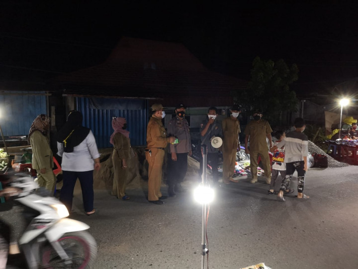 18 Mei 2021 Kegiatan Operasi Razia Masker, Penataan PKL dan Pembinaan Prokes di Beberapa Cafe Di wilayah Kelurahan Karang Anyar