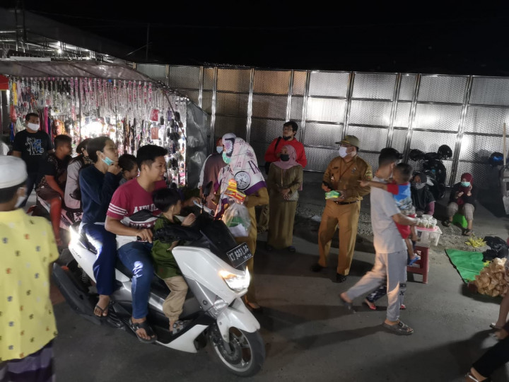 18 Mei 2021 Kegiatan Operasi Razia Masker, Penataan PKL dan Pembinaan Prokes di Beberapa Cafe Di wilayah Kelurahan Karang Anyar