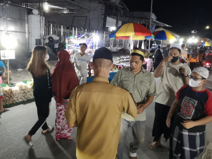 18 Mei 2021 Kegiatan Operasi Razia Masker, Penataan PKL dan Pembinaan Prokes di Beberapa Cafe Di wilayah Kelurahan Karang Anyar