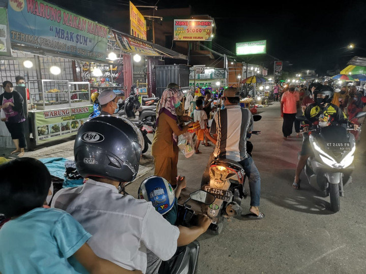 18 Mei 2021 Kegiatan Operasi Razia Masker, Penataan PKL dan Pembinaan Prokes di Beberapa Cafe Di wilayah Kelurahan Karang Anyar