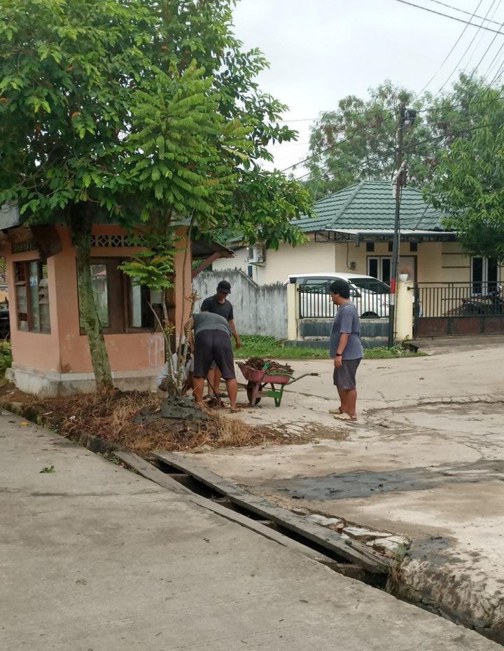 13 Juni 2021, Giat kerja bakti di RT.10 & 20 Karang Anyar