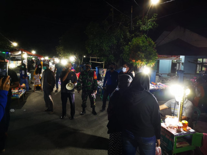 Kegiatan 5 juli 2021 :  Kegiatan yustisi  pembagian masker di pasar malam jalan meranti