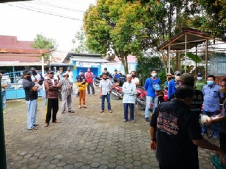 Sabtu, 10 Juli 2021 : Pembagian Cairan Eco Enzyme  kepada para Ketua RT dan PKK Karang Anyar