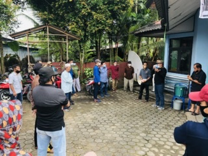 Sabtu, 10 Juli 2021 : Pembagian Cairan Eco Enzyme  kepada para Ketua RT dan PKK Karang Anyar
