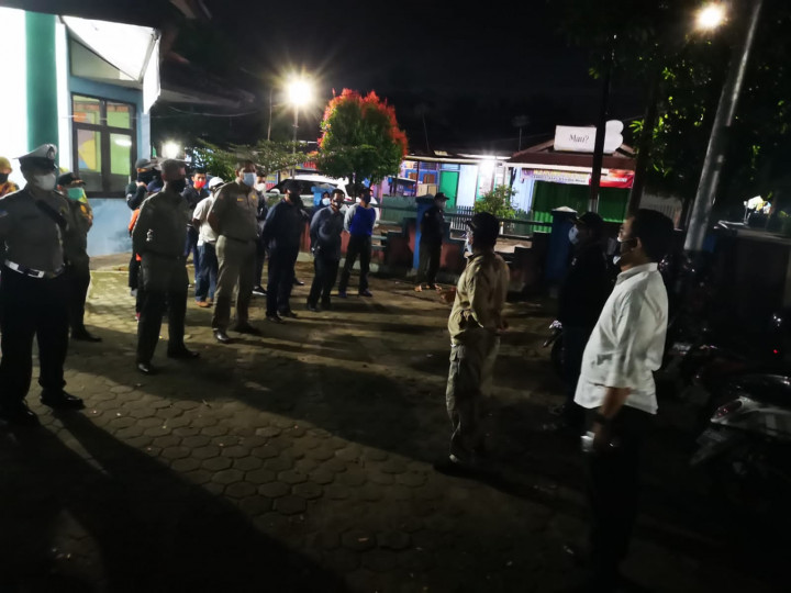 Rabu, 14 Juli 2021 melakukan razia terkait penerapan PPKM Mikro di wilayah Karang Anyar