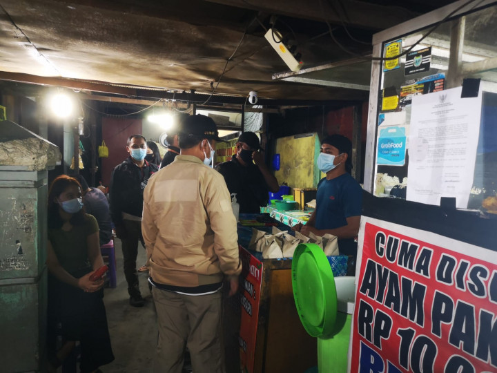 Rabu, 14 Juli 2021 melakukan razia terkait penerapan PPKM Mikro di wilayah Karang Anyar