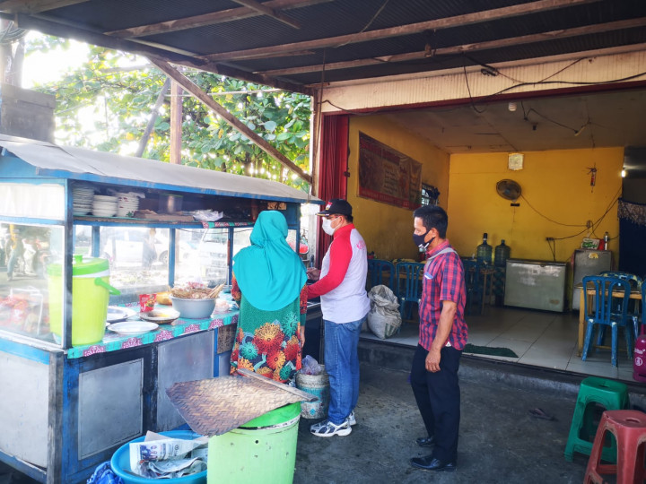 Senin, 12 Juli 2021 kegiatan himbauan kepada para PKL terkait pelarangan Pasar Malam selama masa PPKM Mikro di Kota Samarinda