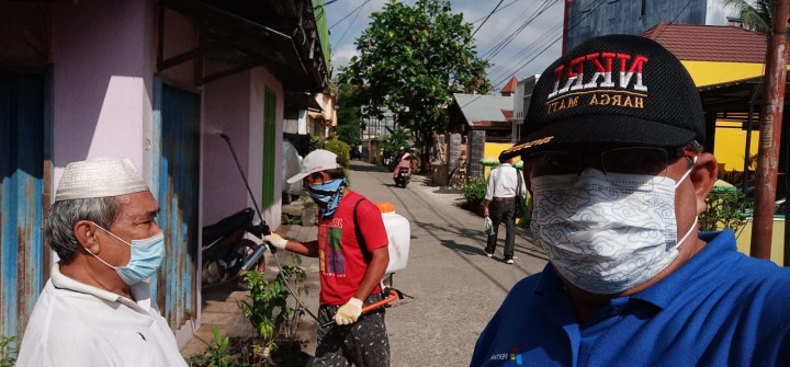 Giat Minggu Pagi tanggal 25 Juli 2021 Kegiatan Penyemprotan diwilayah Rt 21 dan Perbaikan Jembatan diWilayah Rt 33
