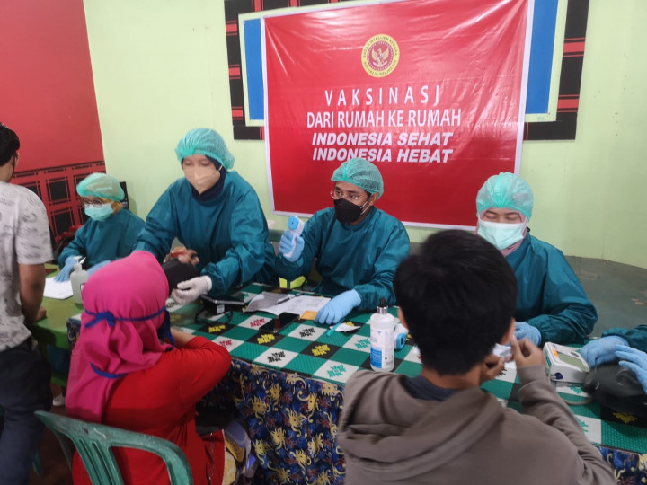 Pemberian Vaksinasi Tahap Kedua Oleh BIN Kaltim di Wilayah Karang Anyar, Minggu 15 Agustus 2021.