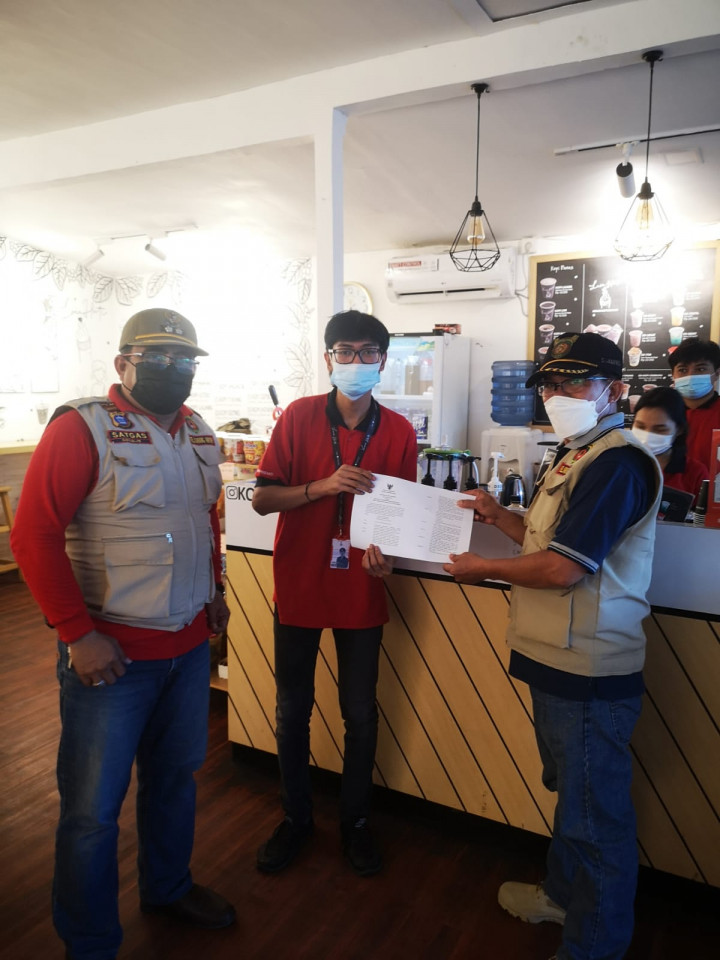 Sabtu, 12-09-2021, Mengawasi kegiatan pemilihan Ketua RT.009 di Jalan Cendana Gang 11