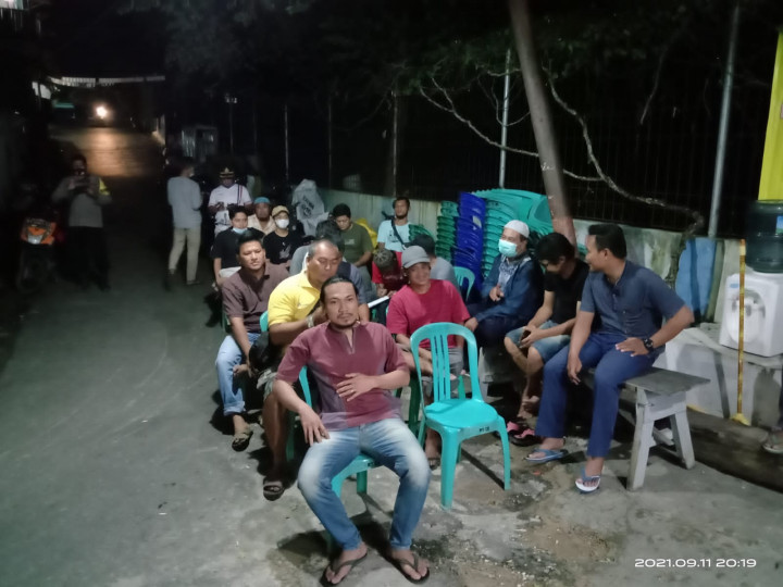 Jumat, 11-09-2021, pembagian edaran Instruksi Wali Kota Samarinda Nomor 8 Tahun 2021 di wilayah Karang Anyar