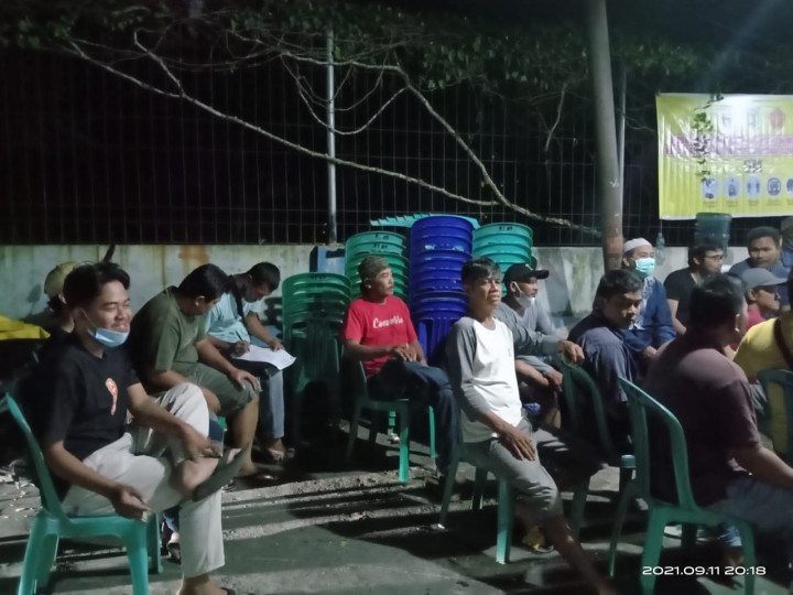 Jumat, 11-09-2021, pembagian edaran Instruksi Wali Kota Samarinda Nomor 8 Tahun 2021 di wilayah Karang Anyar