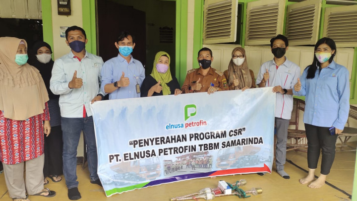 Senin, 15 November 2021 : Penyerahan bantuan alat kerja di 2 Posyandu Karang Anyar oleh PT. Elnusa Samarinda